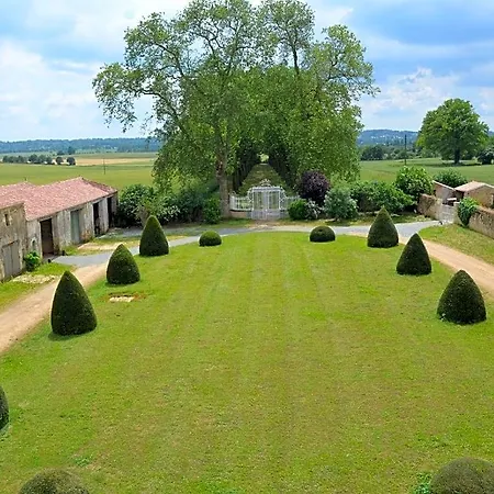ベッド・アンド・ブレックファスト Chateau Des Noces Bazoges-en-Pareds