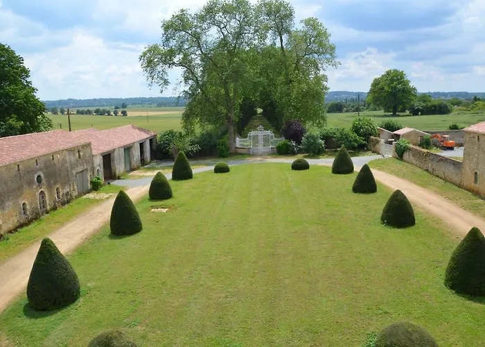 Chateau Des Noces Couette-café 3*