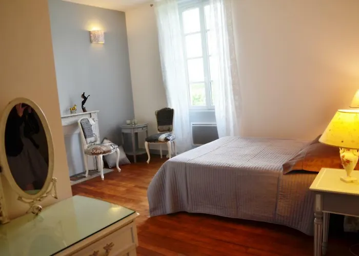 Couette-café Chateau Des Noces 3*